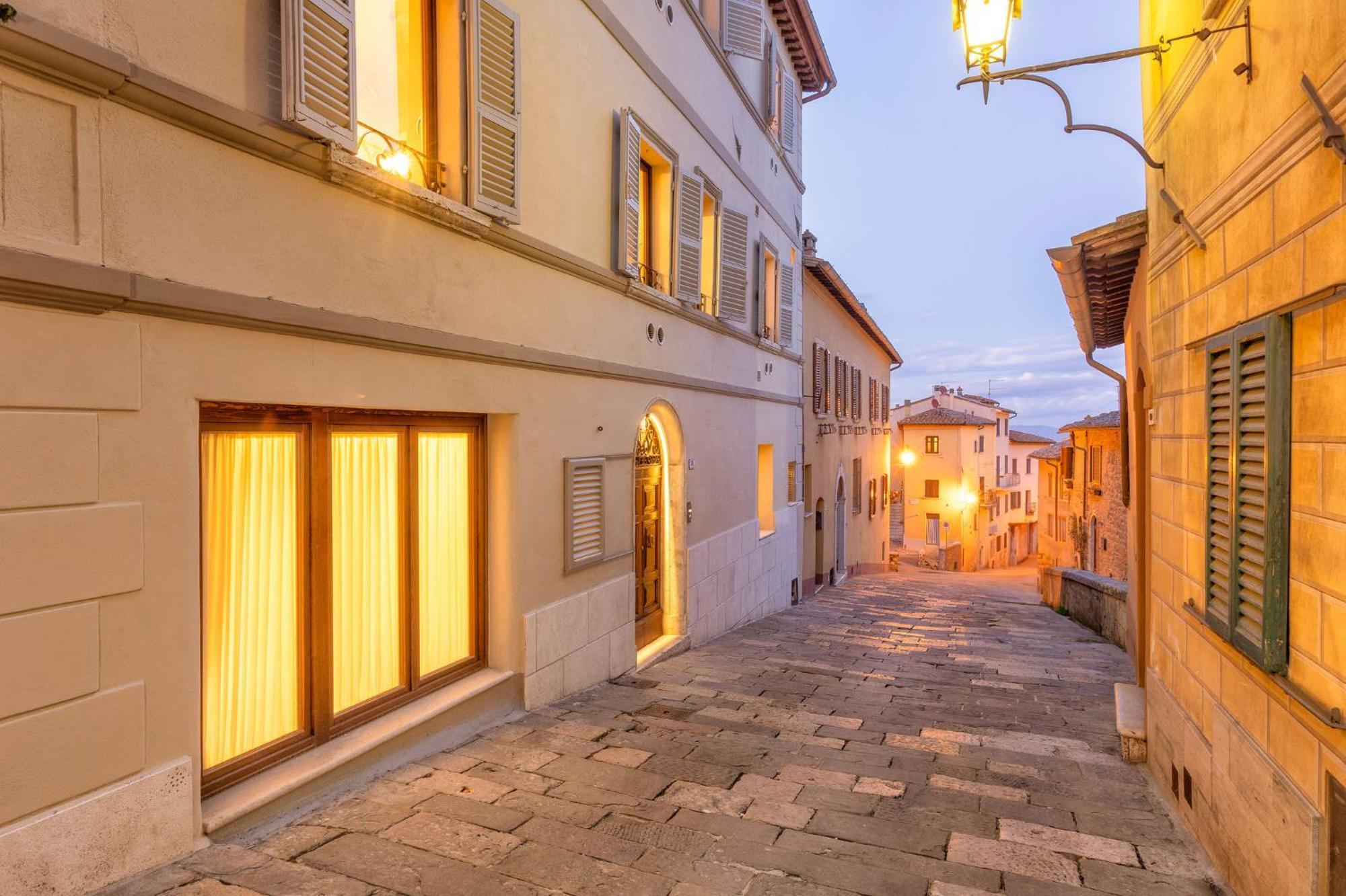 Palazzo Falcinelli Luxury Room In Montepulciano Center With Air Conditioning And Elevator Экстерьер фото